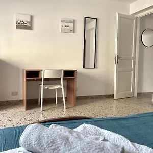  Appartamento Lorenzo's House Centre - Comfortable Large With 2 Bedrooms And 2 Baths, Close To Trains, Metro And Bus Station